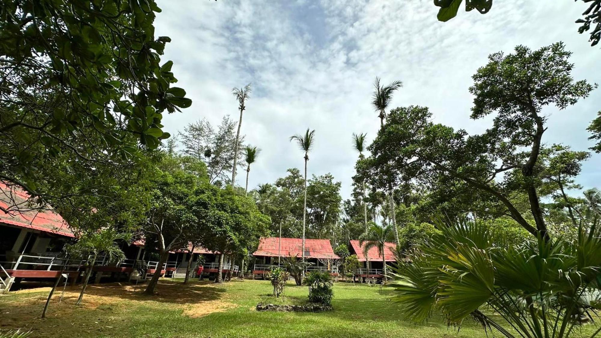 Sukorn Andaman Beach Resort Ko Sukon Exterior photo