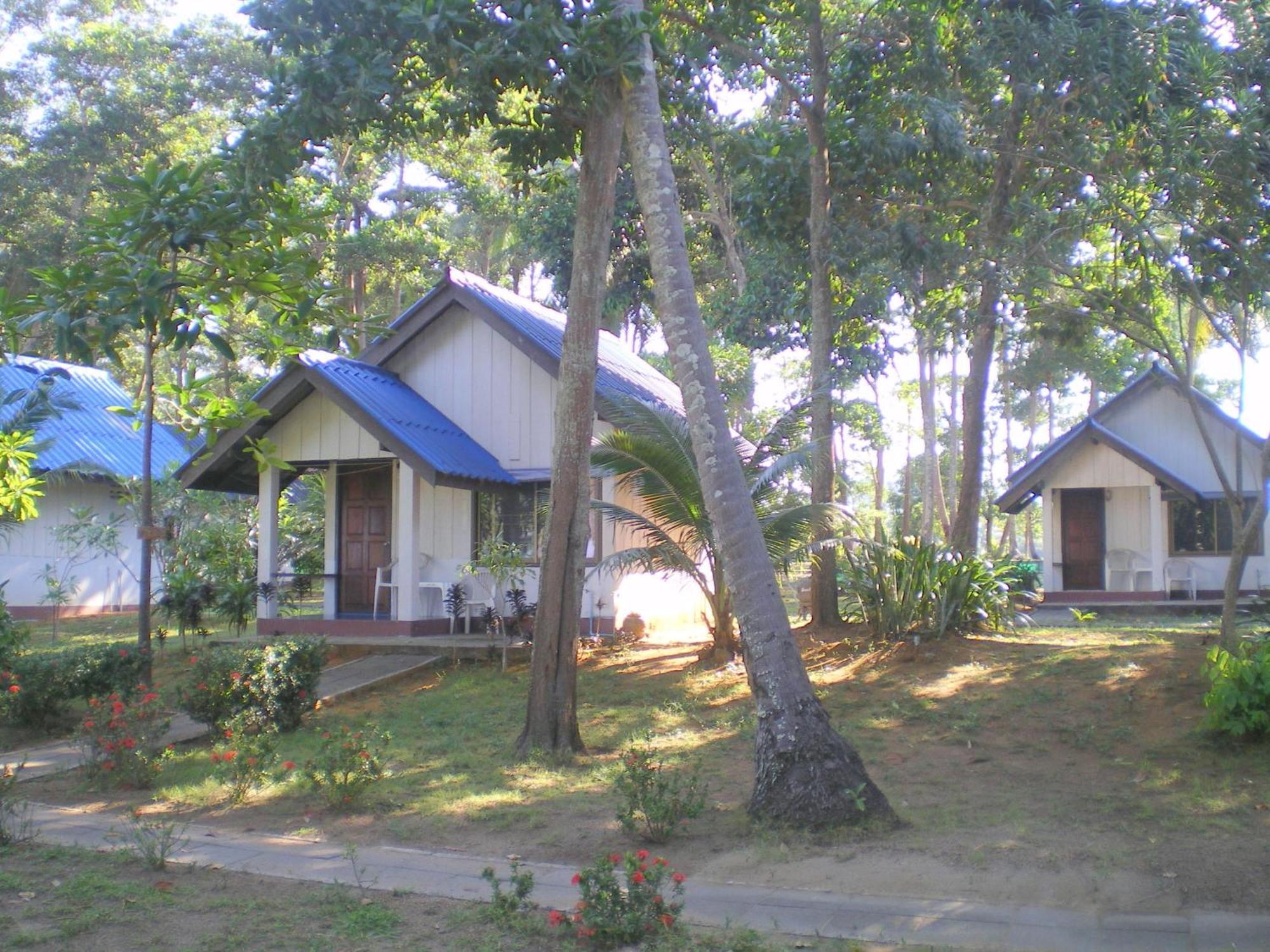 Sukorn Andaman Beach Resort Ko Sukon Exterior photo