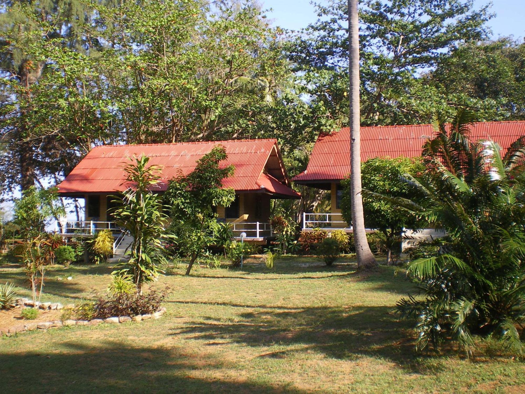 Sukorn Andaman Beach Resort Ko Sukon Exterior photo